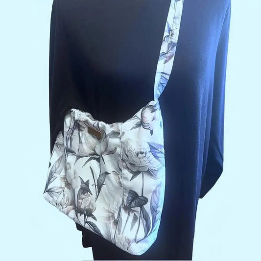 Olkalaukku Pionit - Lahja ja Sisustus Juuttisäkki