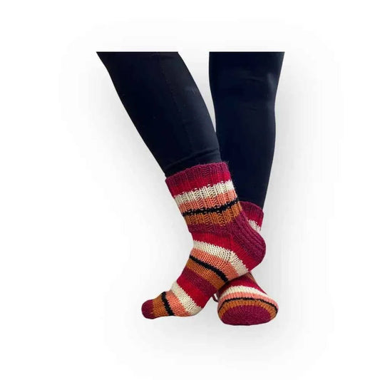 Punaraidalliset villasukat - Lahja ja Sisustus Juuttisäkki