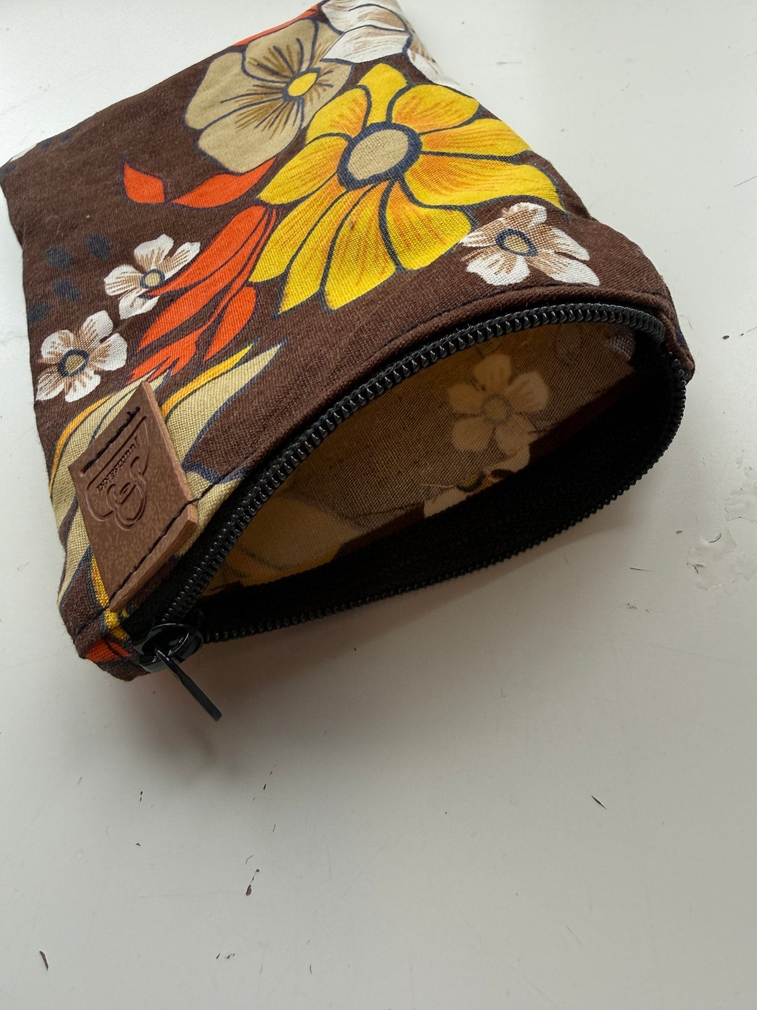 Pussukka Brown Flower - Lahja ja Sisustus Juuttisäkki -