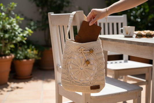 Virkattu pieni olkalaukku - Lahja ja Sisustus Juuttisäkki