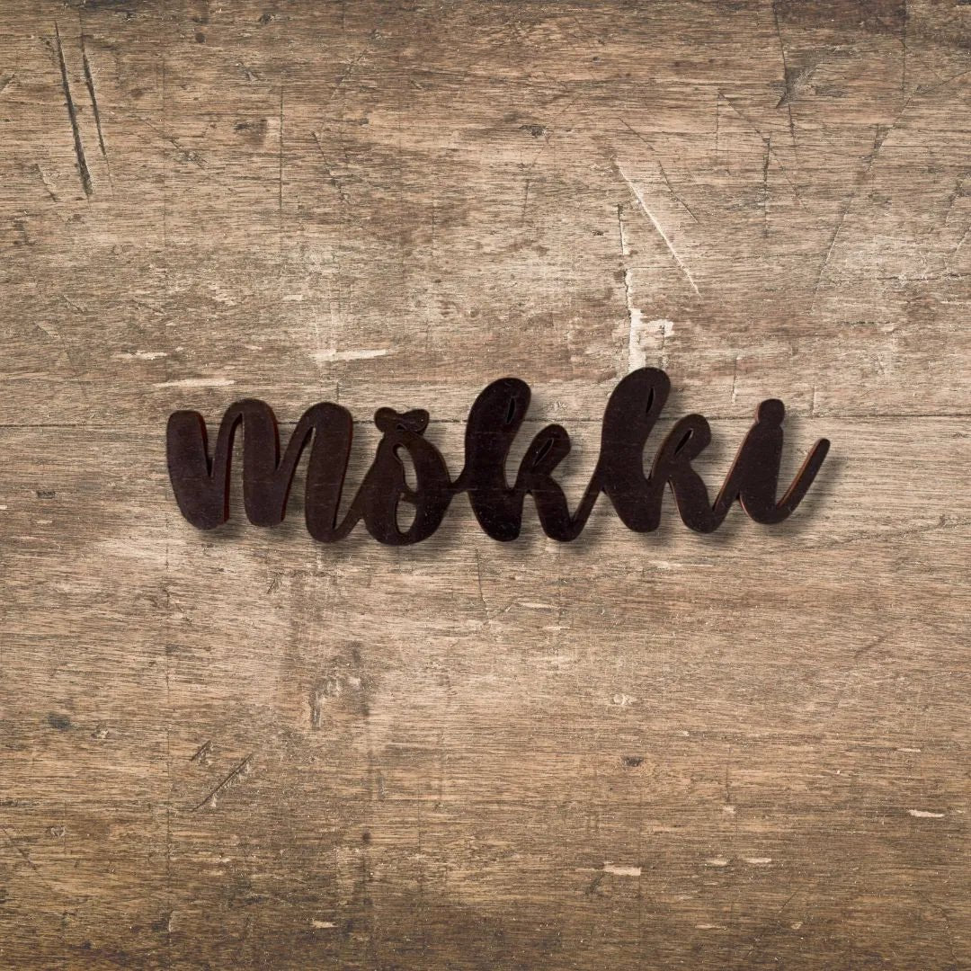 Puinen mökki - kyltti - Lahja ja Sisustus Juuttisäkki