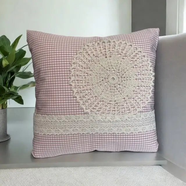 Tyynynpäällinen Roosa ruutu - Lahja ja Sisustus Juuttisäkki