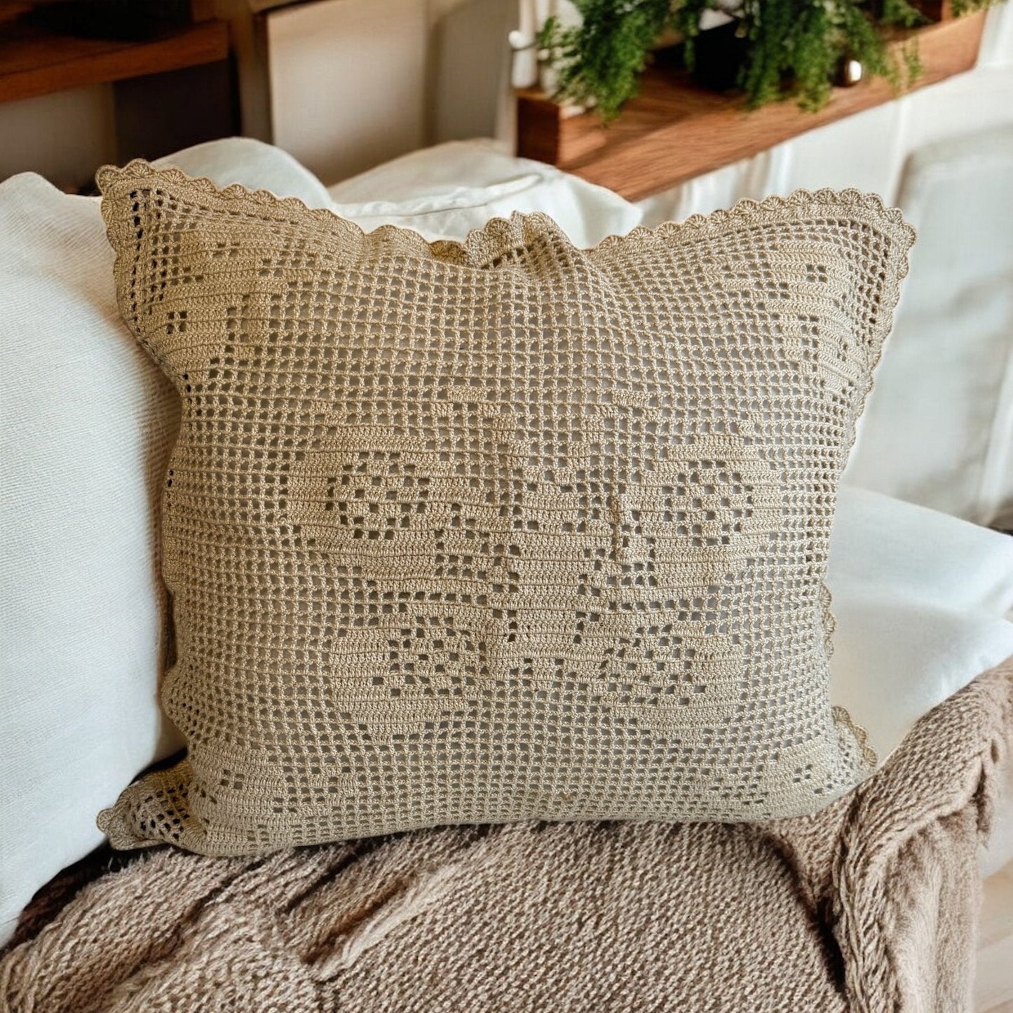 Virkattu tyynynpäällinen Perhonen - Lahja ja Sisustus Juuttisäkki - 