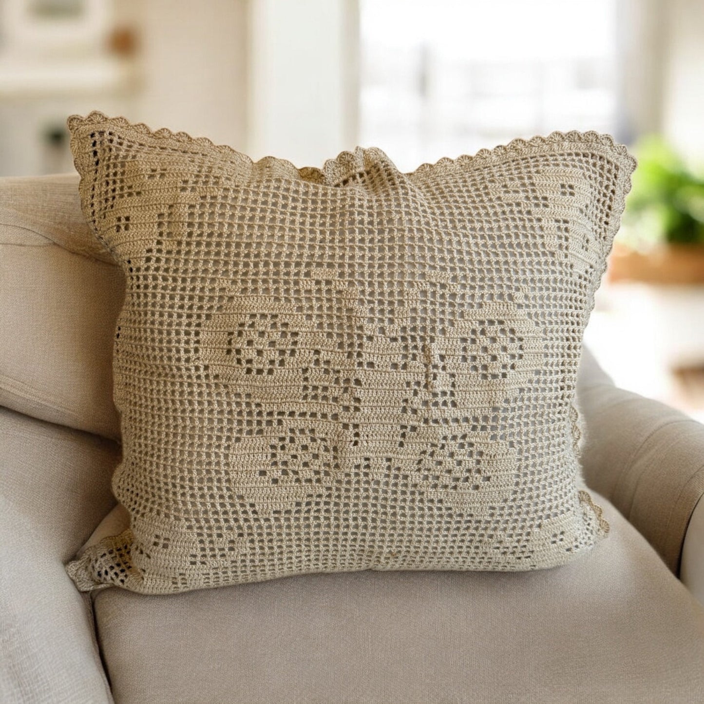 Virkattu tyynynpäällinen Perhonen - Lahja ja Sisustus Juuttisäkki - 